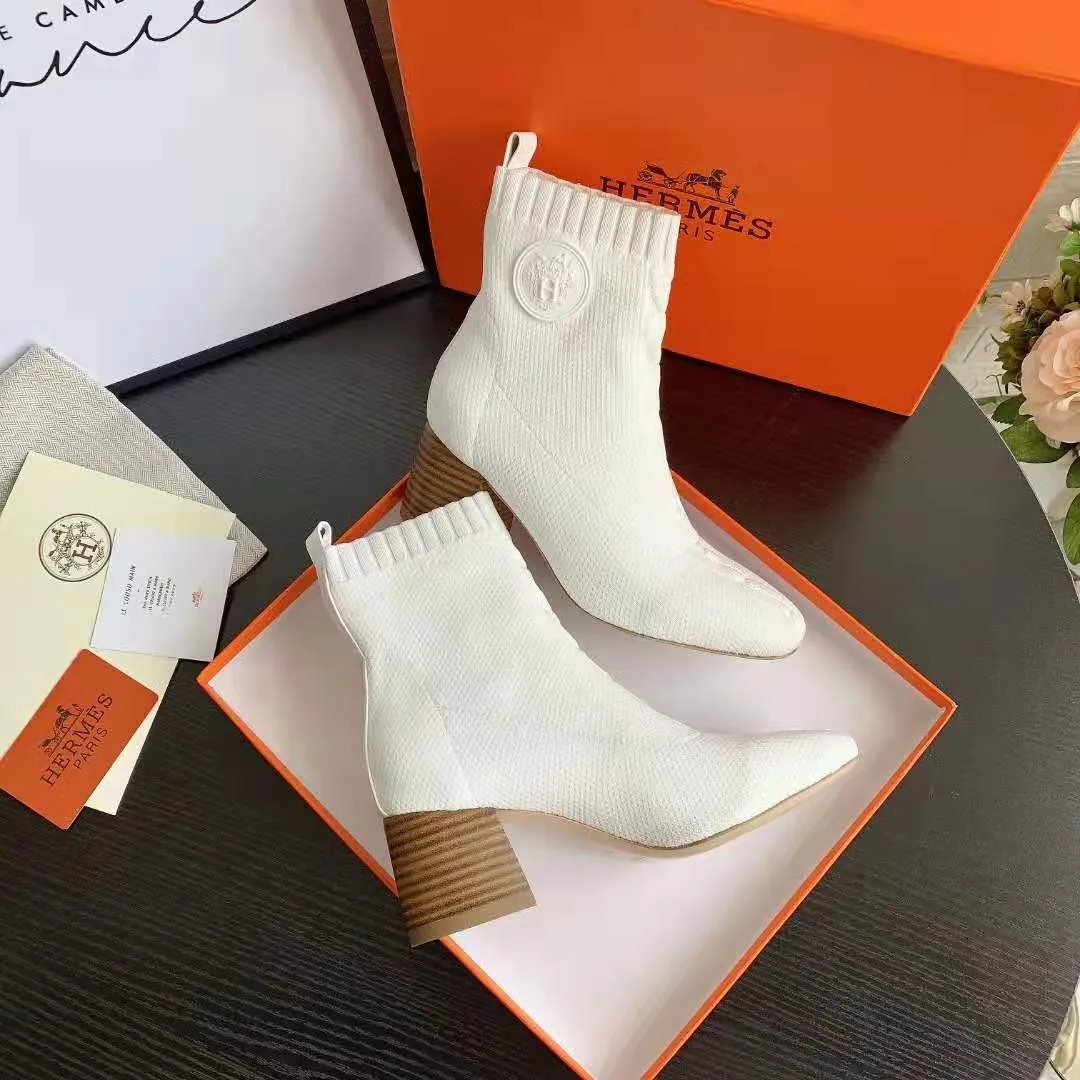 👟👟Ex-factory price 460👟👟 Hermes Hermes early autumn new model, the highest version on the market! Original board 1:1 purchasing level quality.  This is the youngest item from the H family this season! It’s just right to wear this season, it looks great on your feet and looks particularly slender 🌹 Fabric: Original 1:1 molded imported knitted upper, sheepskin lining. The heel is the latest molded horseshoe heel this year, with a heel height of 6.5cm 🌹 Size number: 34-41 (34.40 41/42 customized) 🌹 Outsole: Rubber sole and genuine leather sole optional 🌹Color: black, white, blue, burgundy 🌹Packaging with cloth bag certificate